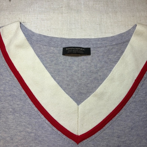 3/$30 Banana Republic Women’s Med (Estimated) 100% Merino Wool Varsity V-Neck - Picture 4 of 8